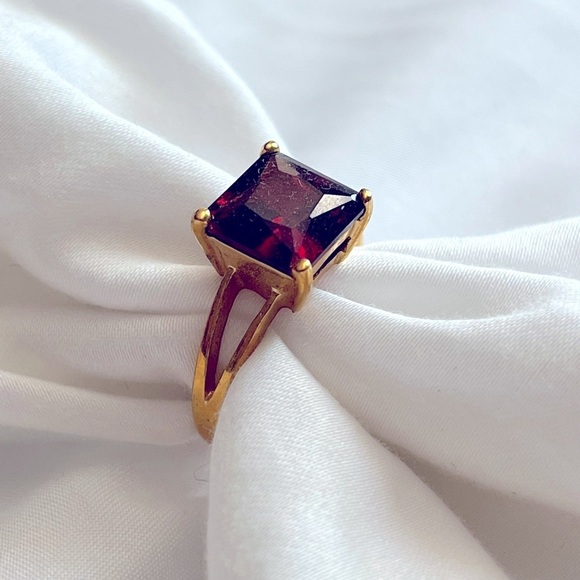 Luxurious Ruby Ring sz 9 - Picture 2 of 2
